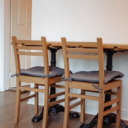 Апартаменты Spacious Flat With Free Parking Харрогейт Экстерьер фото