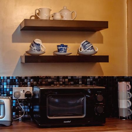 Апартаменты Spacious Flat With Free Parking Харрогейт Экстерьер фото