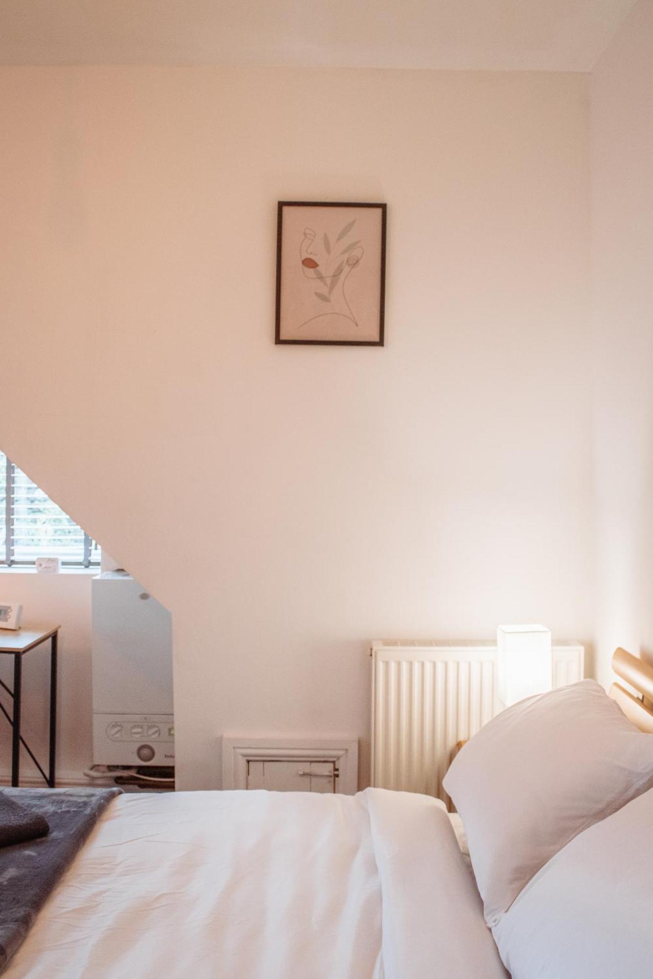 Апартаменты Spacious Flat With Free Parking Харрогейт Экстерьер фото