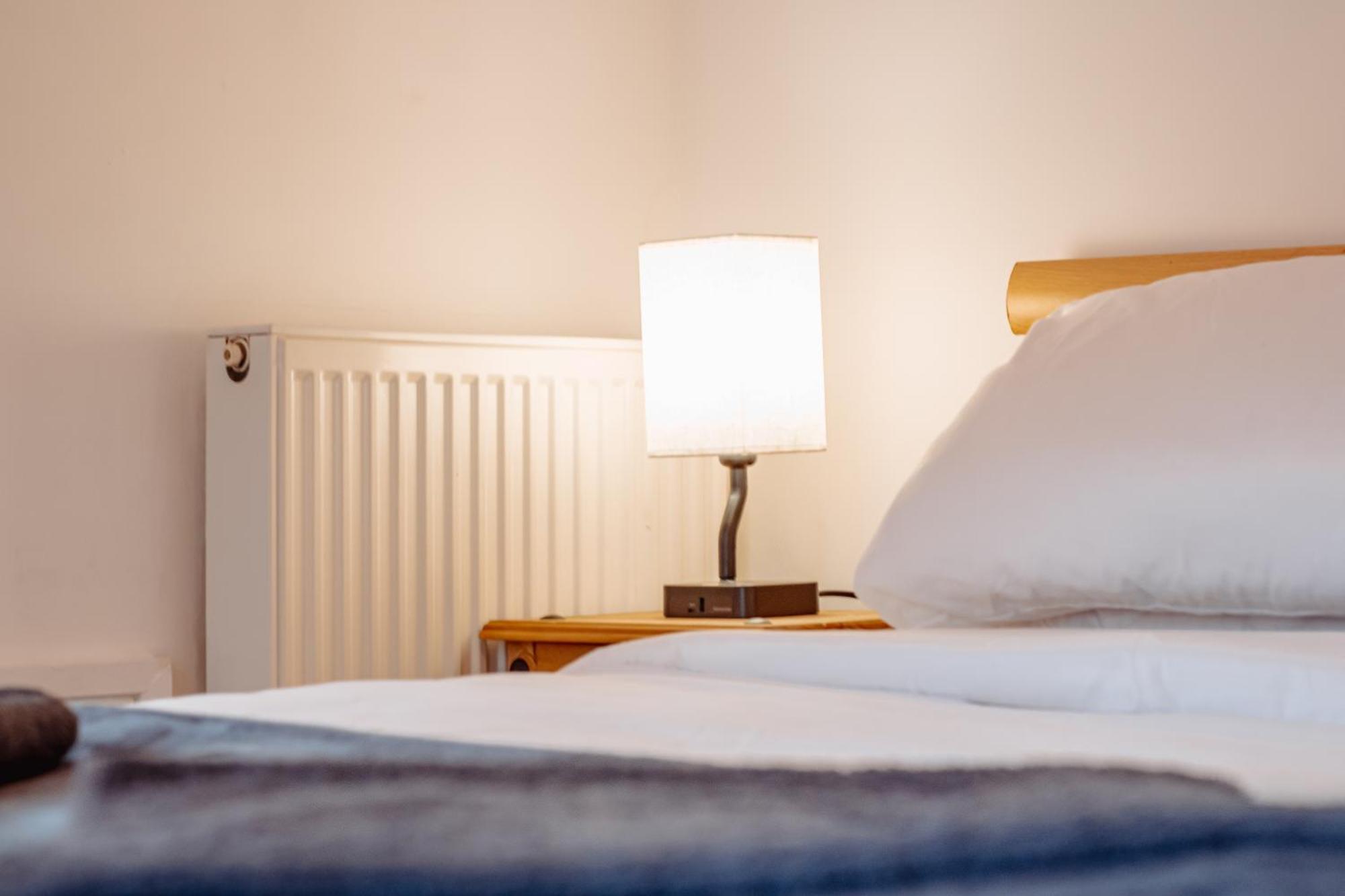 Апартаменты Spacious Flat With Free Parking Харрогейт Экстерьер фото