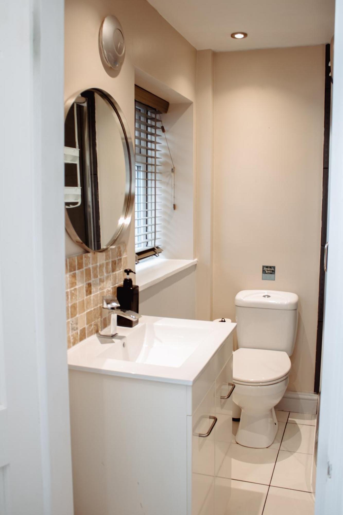 Апартаменты Spacious Flat With Free Parking Харрогейт Экстерьер фото